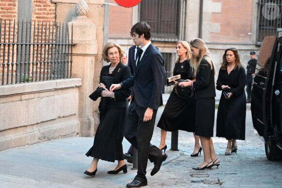 Au même titre que leur fille, l'infante Cristina accompagnée de deux de ses quatre enfants.
La reine Sofia d'Espagne et ses petits-enfants, Irene et Pablo Urdangarin, l'infante Cristina - Arrivées de la famille royale d'Espagne aux obsèques de Juan Gomez-Acebo en la cathédrale Castrense à Madrid. Le 8 septembre 2024 