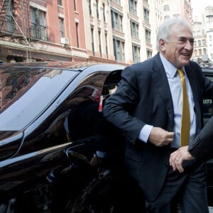 Dominique Strauss-Kahn et Anne Sinclair quittent le 153 Franklin street à New York City, NY, USA. Photo par Joe Marino/ABACAPRESS.COM