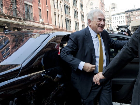 Dominique Strauss-Kahn et Anne Sinclair quittent le 153 Franklin street à New York City, NY, USA. Photo par Joe Marino/ABACAPRESS.COM