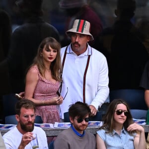 La chanteuse Taylor Swift et son petit ami Travis Kelce soutiennent Taylor Fritz (USA) lors de la finale masculine de l'US Open 2024 au Billie Jean National Tennis Center à New York City, NY, USA,. Photo par ABACAPRESS.COM