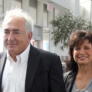 Dominique Strauss-Kahn et son épouse Anne Sinclair quittent leur maison à Tribeca pour prendre un vol vers Washington DC à l'aéroport de Laguardia à New York City, NY, USA, le 26 août 2011. Photo par Guerin-Taamallah/ABACAPRESS.COM