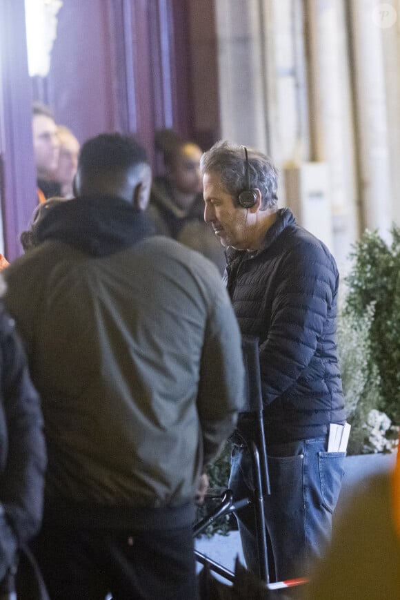 Exclusif - Le réalisateur Darren Star - Tournage de la saison 4 de la série Netflix "Emily in Paris" sur la place de L'estrapade à Paris.