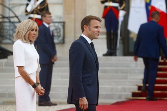 Brigitte Macron, Emmanuel Macron - Réception des chefs d'état, de gouvernement et d'organisation internationale en amont de la cérémonie d'ouverture des jeux paralympiques de Paris 2024 au palais de l'Elysée à Paris, France, le 28 août 2024. © Christophe Clovis / Bestimage 