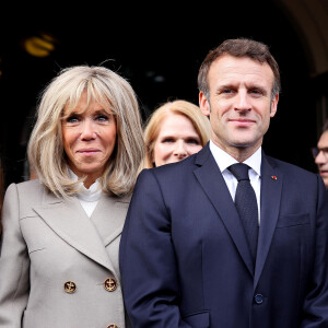 Les séquences auraient été tournées en toute discrétion à Paris ! Face caméra, l'heureuse maman de trois enfants se serait débrouillée avec brio.
Le président français Emmanuel Macron et sa femme Brigitte arrivent à La Nouvelle-Orleans, accueillis par la maire de la ville LaToya Cantrell, à l'occasion de leur voyage officiel aux Etats-Unis. Le 2 décembre 2022 © Dominique Jacovides / Bestimage 