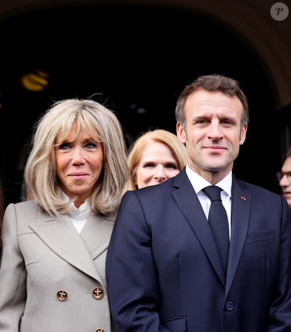 Les séquences auraient été tournées en toute discrétion à Paris ! Face caméra, l'heureuse maman de trois enfants se serait débrouillée avec brio.
Le président français Emmanuel Macron et sa femme Brigitte arrivent à La Nouvelle-Orleans, accueillis par la maire de la ville LaToya Cantrell, à l'occasion de leur voyage officiel aux Etats-Unis. Le 2 décembre 2022 © Dominique Jacovides / Bestimage 