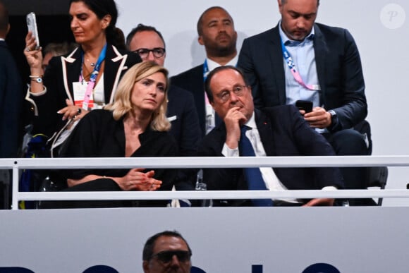 François Hollande et Julie Gayet lors de la cérémonie d'ouverture des Jeux Olympiques de Paris le 26 juillet 2024  Photo by federico pestellini / DPPI / Panoramic ) -