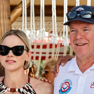 S.A.S Le prince Albert II et la princesse Charlene de Monaco lors de l'arrivée du Riviera Water Bike Challenge sur la plage du Larvotto à Monaco, le 7 septembre 2024 Une course qui relie Calvi à Monaco. © Claudia Albuquerque/Bestimage 