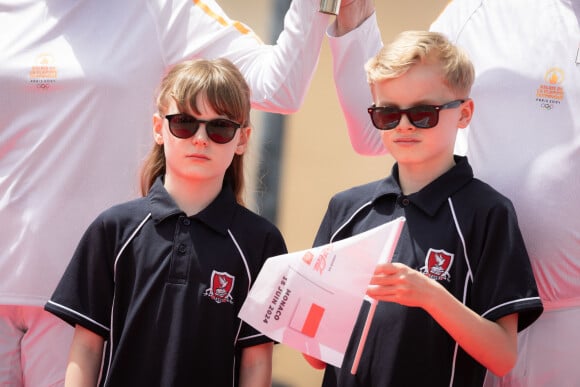 Le 9 septembre, le marquis des Baux et sa soeur la comtesse de Carladès ont aussi fait leur rentrée en CM1.
Prince Jacques of Monaco (Le prince Jacques de Monaco, marquis des Baux), Princess Gabriella of Monaco (La princesse Gabriella de Monaco, comtesse de Carladès) lors du relais de la Flamme Olympique des Jeux olympiques d'été de Paris 2024 à Monaco, le 18 juin 2024. 