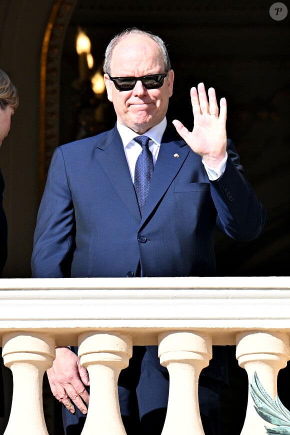 Ce mercredi 
Le prince Albert II de Monaco et son épouse la princesse Charlene au balcon du palais lors de la célébration de la Sainte Dévote à Monaco, sainte patronne de Monaco, le 27 janvier 2024. © Bruno Bebert / Bestimage 