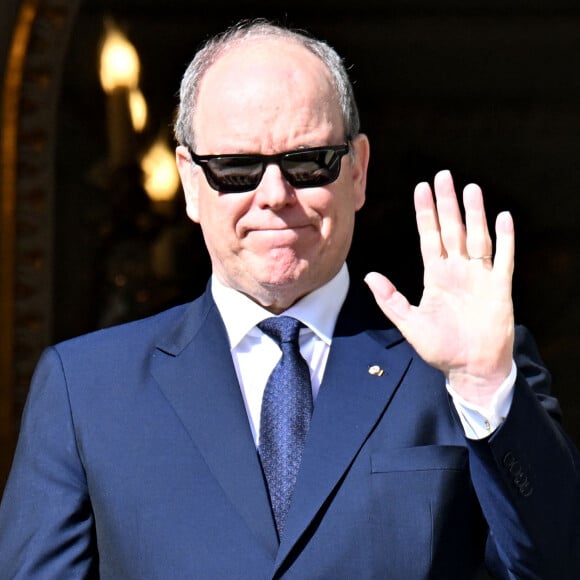 Ce mercredi 
Le prince Albert II de Monaco et son épouse la princesse Charlene au balcon du palais lors de la célébration de la Sainte Dévote à Monaco, sainte patronne de Monaco, le 27 janvier 2024. © Bruno Bebert / Bestimage 