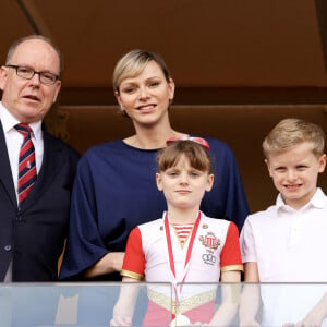 Exclusif Le prince Albert II de Monaco , la princesse Charlene, le prince Jacques et la princesse Gabriella - La famille princière de Monaco assiste au match de l'Afrique du Sud (qui a remporté son match) lors du tournoi de qualification de rugby à 7 pour les JO au Stade Louis II à Monaco © Claudia Albuquerque / Bestimage