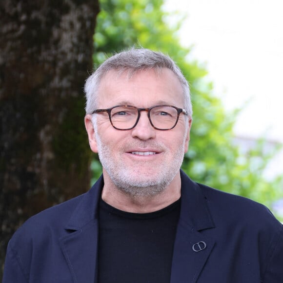 Laurent Ruquier - Photocall avec l'équipe de l'émission de radio "Les grosses têtes" lors de la 17ème édition du Festival du Film Francophone de Angoulême (FFA). Le 29 août 2024 © Coadic Guirec / Bestimage