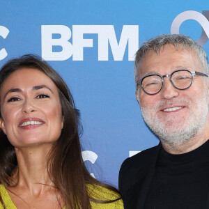 Julie Hammett et Laurent Ruquier lors de la conférence de presse de rentrée BFM TV. - RMC du groupe Altice France à Paris, France, le 31 août 2023. © Coadic Guirec/Bestimage 