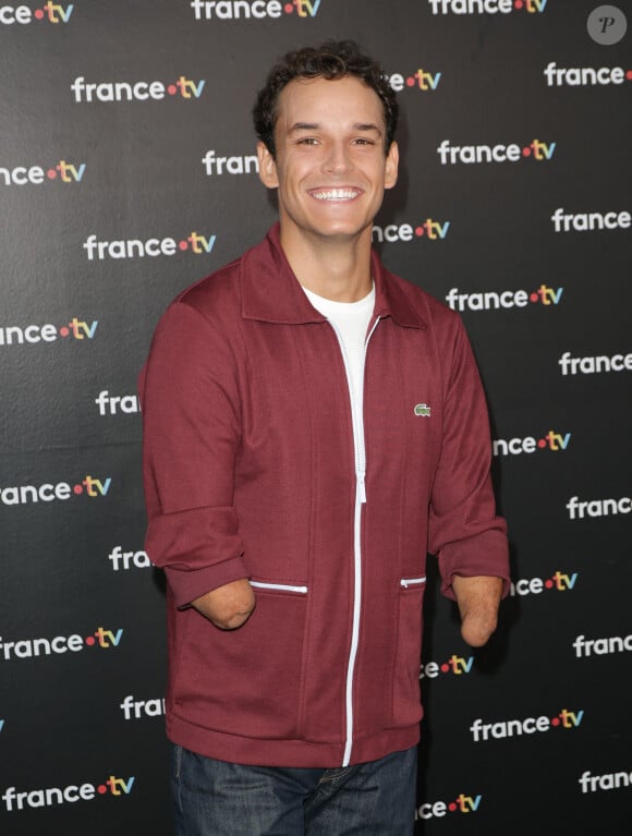 Théo Curin au photocall de la conférence de presse de rentrée de France Télévisions à Paris, France, le 4 septembre 2024. © Coadic Guirec/Bestimage 