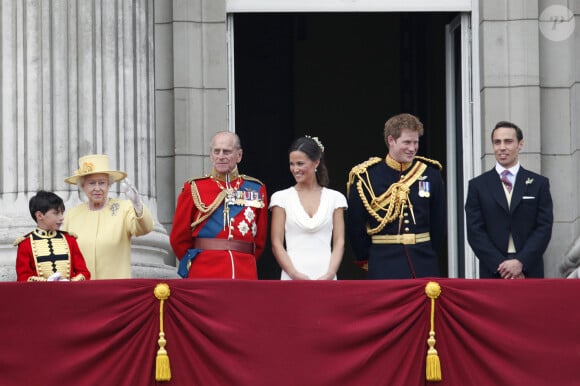 La reine Elisabeth II d'Angleterre, le prince Philip, duc d'Edimbourg, Pippa Middleton, le prince Harry et James Middleton - Mariage de Kate Middleton et du prince William d'Angleterre à Londres. Le 29 avril 2011 