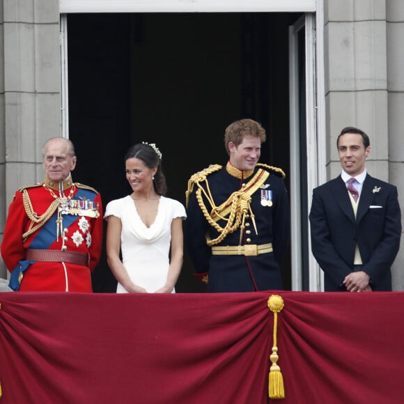 La reine Elisabeth II d'Angleterre, le prince Philip, duc d'Edimbourg, Pippa Middleton, le prince Harry et James Middleton - Mariage de Kate Middleton et du prince William d'Angleterre à Londres. Le 29 avril 2011 