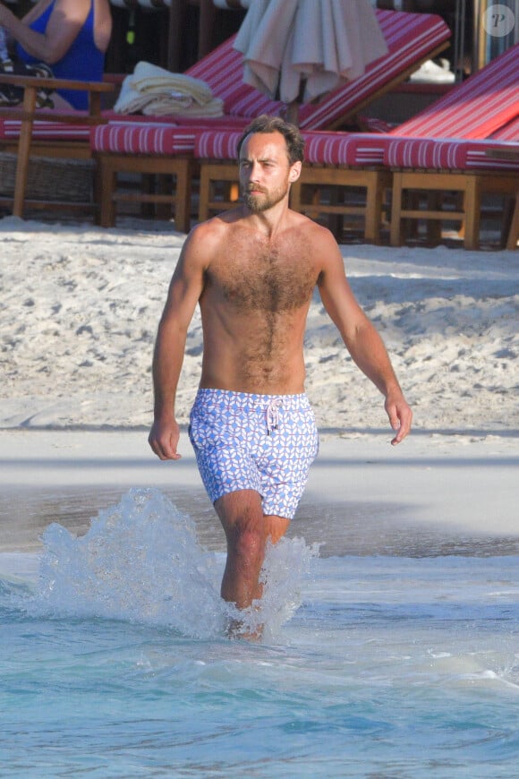 James Middleton et sa femme Alizée Thévenet sont en vacances sur la plage de l'hôtel Eden Rock à Saint Barthélémy le 4 janvier 2020. 