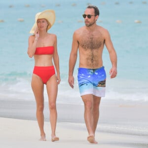 En plus de partager une photo de leur union, le beau-frère du prince William a ajouté en légende de son post instagram (et en français) : "Je t'aime mon coeur".
James Middleton et sa femme Alizée Thevenet en vacances à Saint Barthélemy le 2 janvier 2020. 