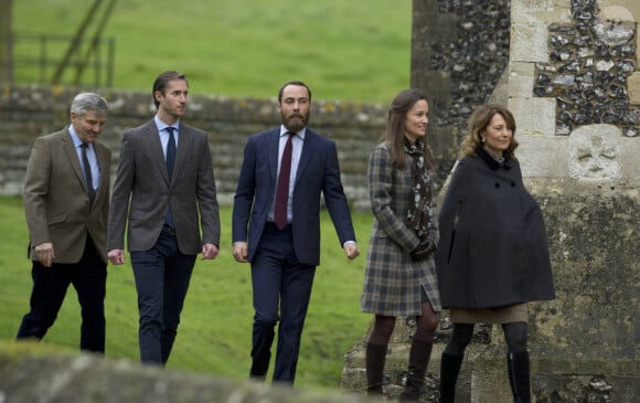 Michael Middleton, James Matthews, le fiancée de Pippa, James Middleton, le frère de Pippa, Pippa Middleton et sa mère Carole - Cette année, le duc et la duchesse de Cambridge n'ont pas rejoint le reste de la famille royale britannique à Sandringham. Ils ont réveillonné à Englefield, Berkshire, Royaume Uni, chez les Midlleton et sont allés en famille à la messe de Noël ce dimanche 25 décembre 2016 dans l'église où Pippa Middleton se mariera en mai prochain.