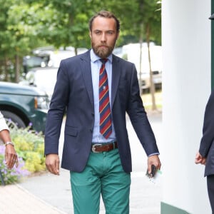 Carole et James Middleton arrivent à Wimbledon à Londres, le 14 juillet 2017