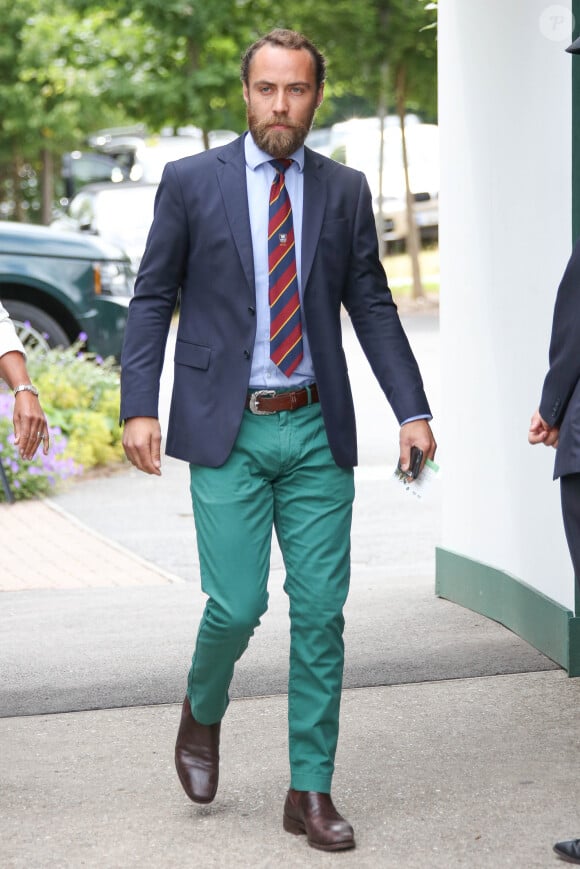 Carole et James Middleton arrivent à Wimbledon à Londres, le 14 juillet 2017