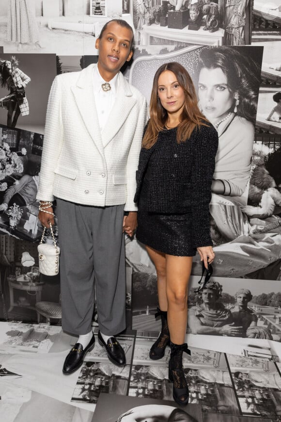 et tous espèrent voir bientôt en forme leur chanteur préféré
Le chanteur Stromae (Paul van Haver) et sa femme Coralie Barbier - Photocall au défilé Chanel Collection Femme Prêt-à-porter Printemps/Eté 2023 lors de la Fashion Week de Paris (PFW), France, le 4 octobre 2022. © Olivier Borde/Bestimage 