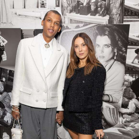 et tous espèrent voir bientôt en forme leur chanteur préféré
Le chanteur Stromae (Paul van Haver) et sa femme Coralie Barbier - Photocall au défilé Chanel Collection Femme Prêt-à-porter Printemps/Eté 2023 lors de la Fashion Week de Paris (PFW), France, le 4 octobre 2022. © Olivier Borde/Bestimage 