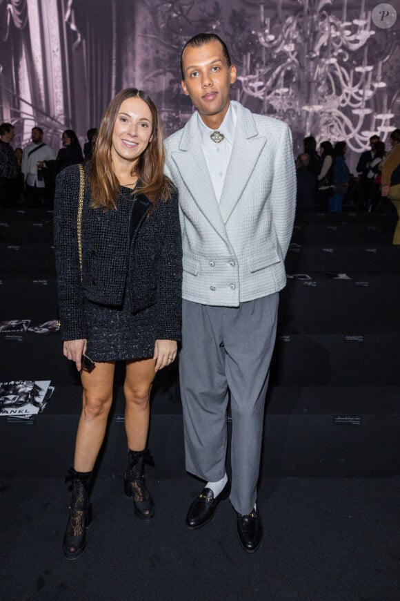 Le chanteur Stromae et sa femme Coralie Barbier - Front Row au défilé Chanel Collection Femme Prêt-à-porter Printemps/Eté 2023 lors de la Fashion Week de Paris (PFW), France, le 4 octobre 2022. © Olivier Borde/Bestimage 