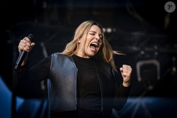 La chanteuse Santa (Samanta Cotta) est en concert sur la scène du festival au Printemps de Pérouges au Château de Saint-Maurice-de-Rémens le 26 juin 2024. © Sandrine Thesillat / Panoramic / Bestimage  