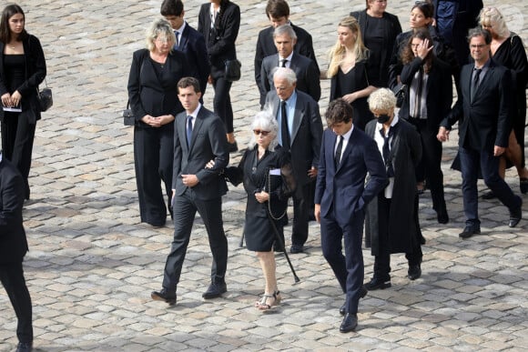 Elodie Constantin (première femme), Victor et Alessandro ( fils de Paul) avec sa compagne Meline,, Alain Belmondo (frère), Muriel Belmondo (soeur), Luana, Paul lors de la cérémonie d'hommage national à Jean-Paul Belmondo à l'Hôtel des Invalides à Paris, France, le 9 septembre 2021. © Dominique Jacovides/Bestimage