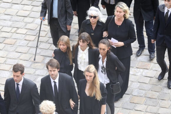 Victor, Alessandro avec sa compagne Meline, Stella, Annabelle, Elodie Constantin et Luana lors de la cérémonie d'hommage national à Jean-Paul Belmondo à l'Hôtel des Invalides à Paris, France, le 9 septembre 2021. © Dominique Jacovides/Bestimage 