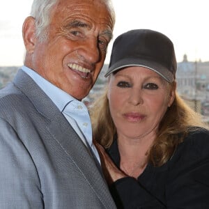 Jean-Paul Belmondo et Ursula Andress - Tournage du documentaire produit par Cyril Viguier et Paul Belmondo sur son père Jean-Paul, "Belmondo par Belmondo", à Rome. Le 23 mai 2014 © Frederic Nebinger / Bestimage