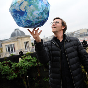 Laurent Romejko lors de la Journee meteorologique mondiale, a Paris, France, le 23 mars 2018. Les presentateurs meteo ont lance une campagne de sensibilisation citoyenne sur les reseaux sociaux FIMC2018 et ont donne rendez vous au grand public au Forum International de la Meteo et du Climat du 2 au 5 juin prochain sur le Parvis de l'Hôtel de Ville a Paris. Photo Xavier Derussit/ABACAPRESS.COM