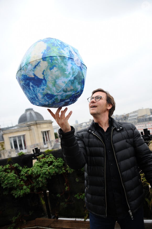 Laurent Romejko lors de la Journee meteorologique mondiale, a Paris, France, le 23 mars 2018. Les presentateurs meteo ont lance une campagne de sensibilisation citoyenne sur les reseaux sociaux FIMC2018 et ont donne rendez vous au grand public au Forum International de la Meteo et du Climat du 2 au 5 juin prochain sur le Parvis de l'Hôtel de Ville a Paris. Photo Xavier Derussit/ABACAPRESS.COM