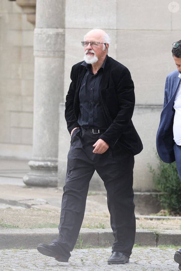 Bertrand Renard arrive aux funérailles de Patrice Laffont au cimetière du Père Lachaise le 23 août 2024 à Paris, France. Photo par Nasser Berzane/ABACAPRESS.COM