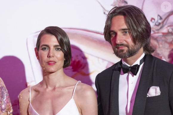 C'est au "Telegraph" que Charlotte Casiraghi en parle pour la première fois
Charlotte Casiraghi et Dimitri Rassam lors du Bal de la Rose 2022 au Sporting Club de Monaco en faveur de la Fondation Princesse Grace le 8 juillet 2022. © Cyril Moreau / Pool Monaco / Bestimage