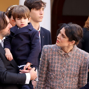 Dimitri Rassam, Balthazar Rassam, Charlotte Casiraghi, Raphaël Elmaleh - La famille princière de Monaco dans la cour du palais lors de la Fête Nationale de la principauté de Monaco le 19 novembre 2022. © Dominique Jacovides / Bruno Bebert / Bestimage 