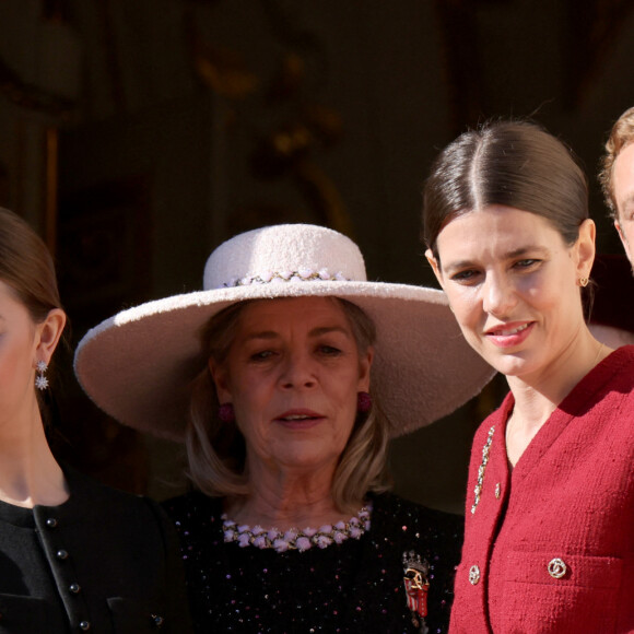 La princesse Caroline de Hanovre et ses enfants, Andrea Casiraghi, la princesse Alexandra de Hanovre, Charlotte et Pierre Casiraghi - La famille princière de Monaco au balcon du palais, à l'occasion de la Fête Nationale de Monaco. Le 19 novembre 2023 © Claudia Albuquerque / Bestimage 