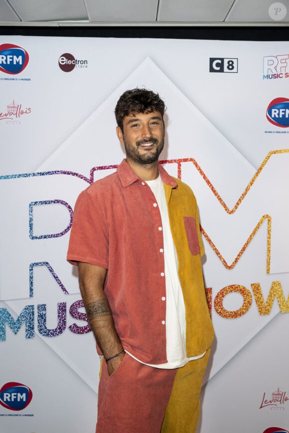 Jérémy Frérot - Photocall et Backstage de l'événement musical "RFM Music Show" édition spéciale pour les 40 ans de la célèbre radio au Palais des Sports de Levallois-Perret et avec le retour des lives. Ce concert exceptionnel sera retransmis sur C8 le mercredi 30 juin. Émission présentée par B.Montiel et L.Rétory. Levallois-Perret le 26 juin 2021 © Veeren Ramsamy - Pierre Perusseau / Bestimage