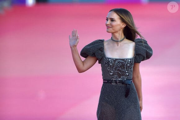 En effet, la carrière de Natalie Portman a été célébrée
Natalie Portman assiste à la cérémonie de remise des prix lors du 50e Festival du film américain de Deauville, le 14 septembre 2024 à Deauville, en France. Photo par Franck Castel/ABACAPRESS.COM