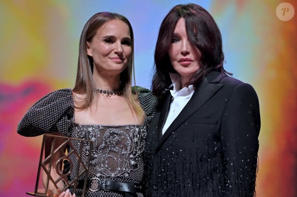 La comédienne française, très émue, a également remercié Natalie Portman pour son engagement pour #MeToo
Natalie Portman et Isabelle Adjani assistent à la cérémonie de remise des prix lors du 50e Festival du film américain de Deauville, le 14 septembre 2024 à Deauville, en France. Photo par Franck Castel/ABACAPRESS.COM