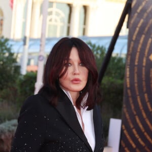 Isabelle Adjani - Arrivées à la cérémonie de clôture de la 50ème édition du Festival du Cinéma américain à Deauville. Le 14 septembre 2024 © Denis Guignebourg / Bestimage  Arrivals at the closing ceremony of the 50th Deauville American Film Festival. on September 14th 2024 