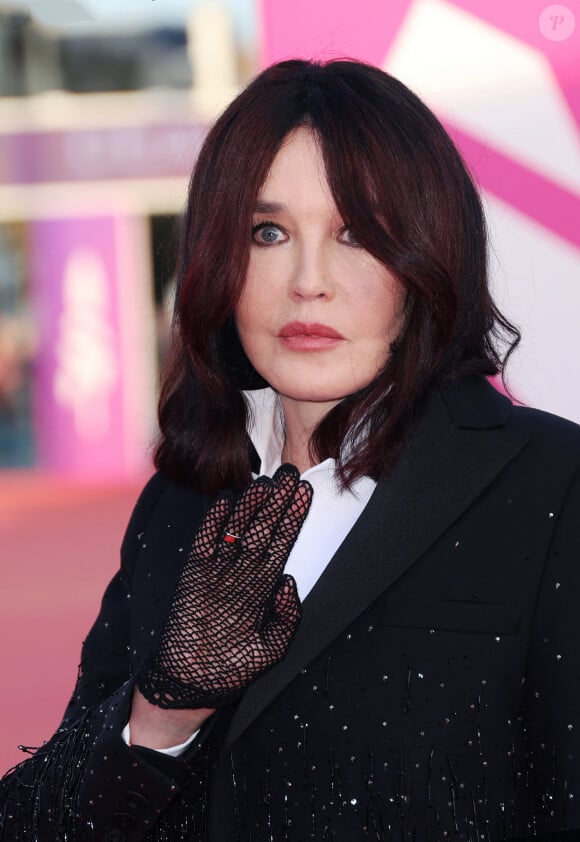 Isabelle Adjani - Arrivées à la cérémonie de clôture de la 50ème édition du Festival du Cinéma américain à Deauville. Le 14 septembre 2024 © Denis Guignebourg / Bestimage  Arrivals at the closing ceremony of the 50th Deauville American Film Festival. on September 14th 2024 