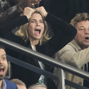 Alice Taglioni et son compagnon Laurent Delahousse - Célébrités dans les tribunes de la demi-finale retour de Ligue des champions entre le PSG face au Borussia Dortmund (0-1) au Parc des Princes à Paris le 7 mai 2024. © Cyril Moreau/Bestimage