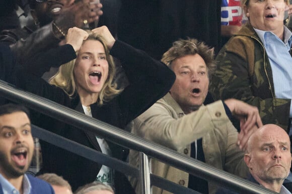 Alice Taglioni et son compagnon Laurent Delahousse - Célébrités dans les tribunes de la demi-finale retour de Ligue des champions entre le PSG face au Borussia Dortmund (0-1) au Parc des Princes à Paris le 7 mai 2024. © Cyril Moreau/Bestimage