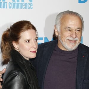 Francis Perrin et sa femme Gersende lors de l'avant-première du film "Demain tout commence" au Grand Rex à Paris le 28 novembre 2016.