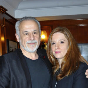 Francis Perrin et sa femme Gersende - Projection prive de la nouvelle serie TV "Mongeville - La nuit des loups", diffusee sur France 3 au Club 13 a Paris le 4 avril 2013.