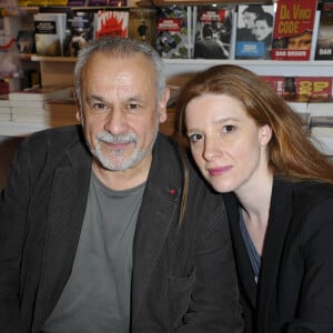 Francis Perrin avec sa femme Gersende - 33eme edition du Salon du livre a la porte de Versailles a Paris le 24 mars 2013.