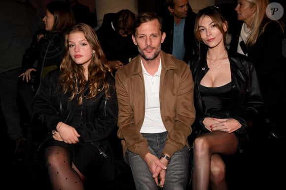 La mère de sa fille Bonnie
Exclusif - Bonnie, la fille de N.Duvauchelle, Nicolas Duvauchelle et sa fiancée Chloé Roy - Front row lors du défilé Etam Live Show 2022 dans les jardins des Archives Nationales lors de la fashion week printemps/été 2023 le 27 septembre 2022. © Agence. Bestimage 