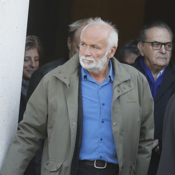 Et notamment de revenir sur cette sombre histoire le concernant
Jérôme Bonaldi - Sorties des obsèques du journaliste, animateur de télévision et animateur de radio français Philippe Gildas en la salle de la Coupole au crématorium du cimetière du Père-Lachaise à Paris, France, le 5 novembre 2018. 